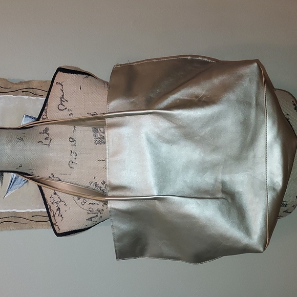 Saks Fifth Avenue Handbags - Saks Fifth Ave. tote bag
